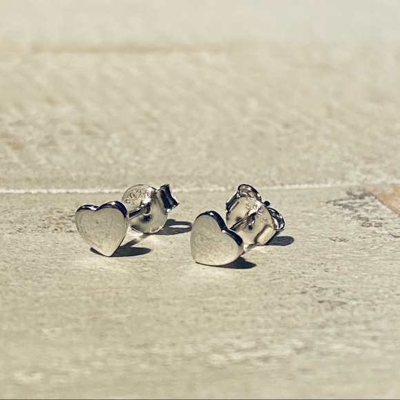 S925 Sterling Silver Heart Studs Posts Earrings - Picture 2 of 6
